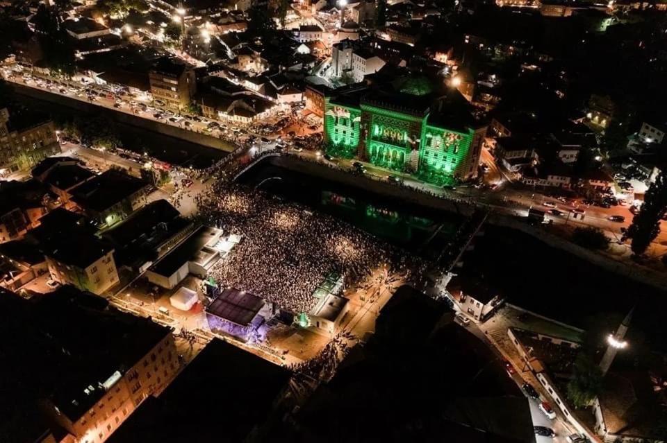 La Vita E Bella Sarajevo Bagian luar foto