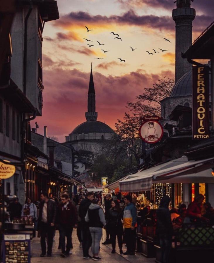 La Vita E Bella Sarajevo Bagian luar foto