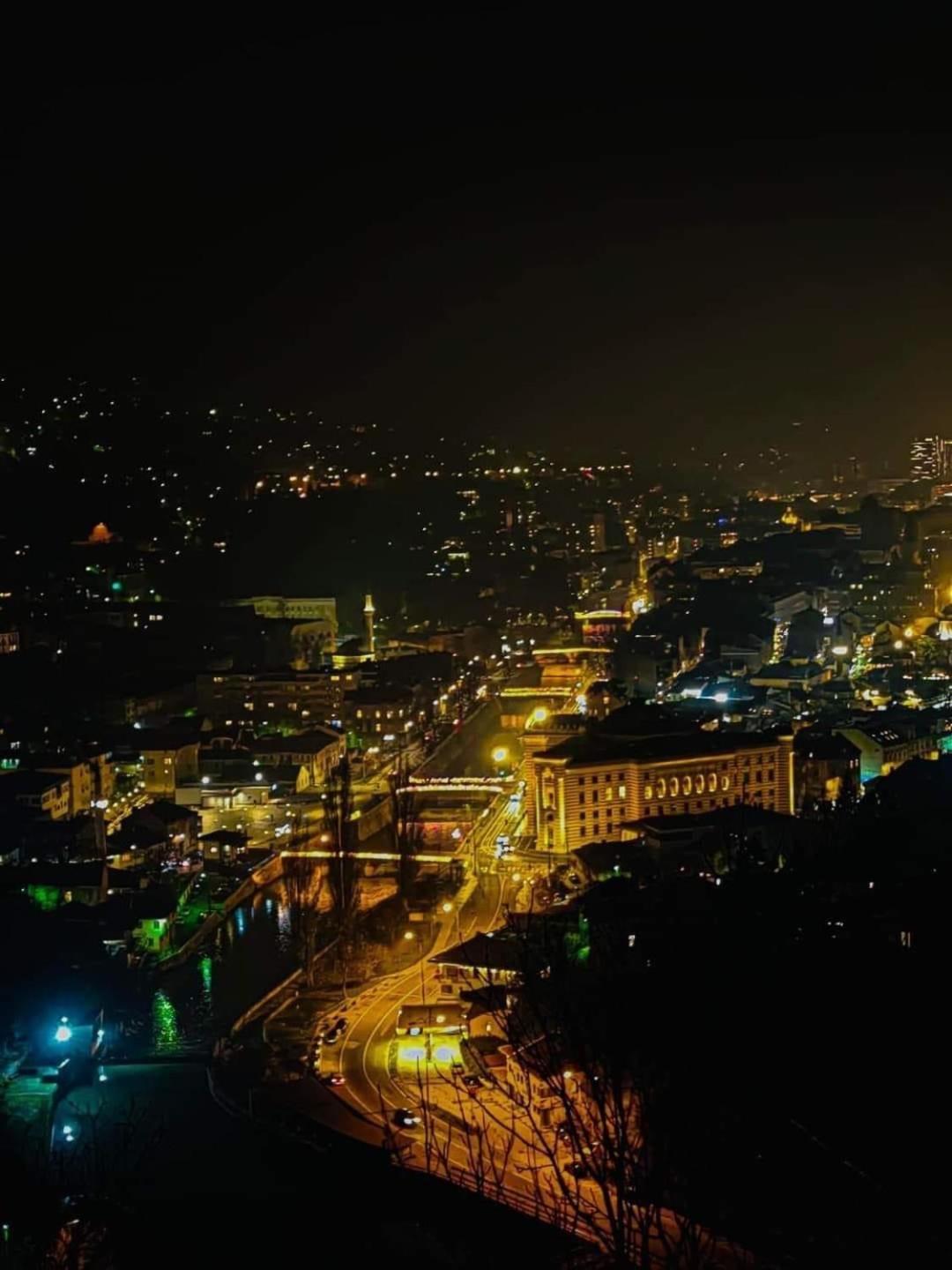La Vita E Bella Sarajevo Bagian luar foto